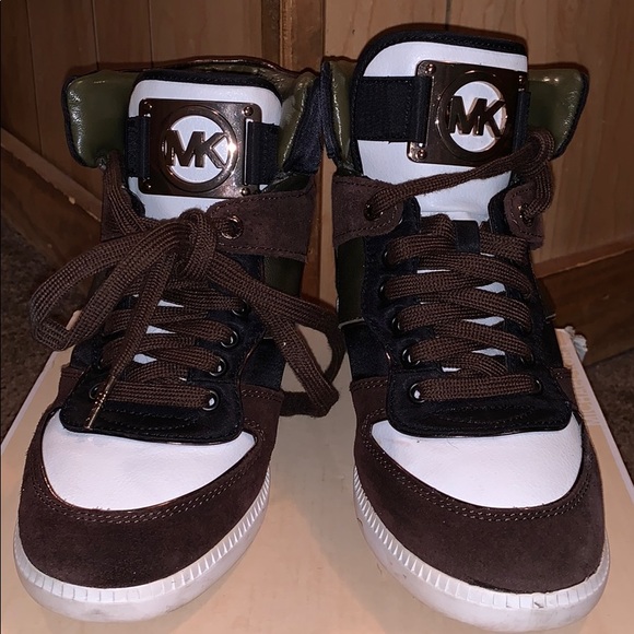 Sneakers - Picture 1 of 3